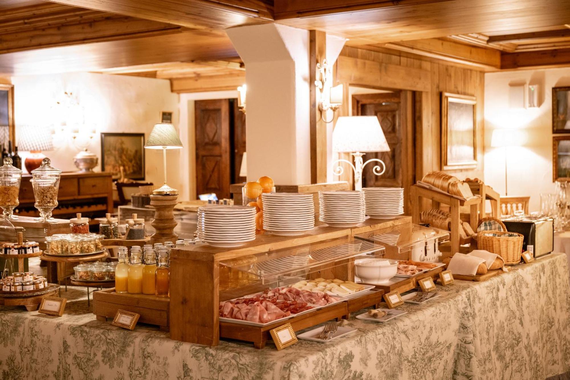 Auberge De La Maison Courmayeur Exteriér fotografie